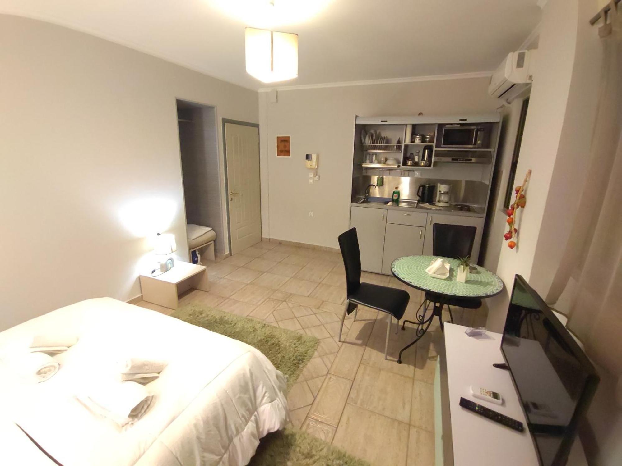 Central Studio - Fully Equiped. Ideal For Couples Patras Zewnętrze zdjęcie