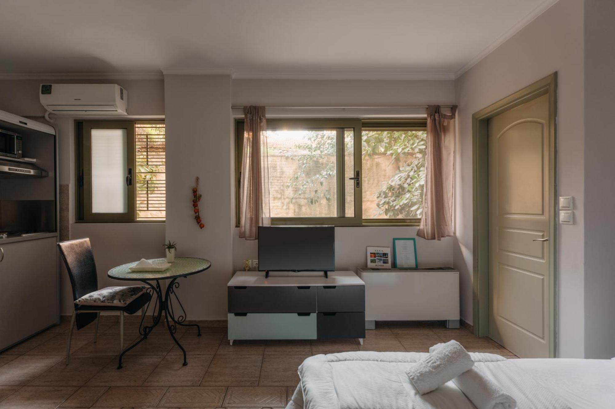 Central Studio - Fully Equiped. Ideal For Couples Patras Zewnętrze zdjęcie